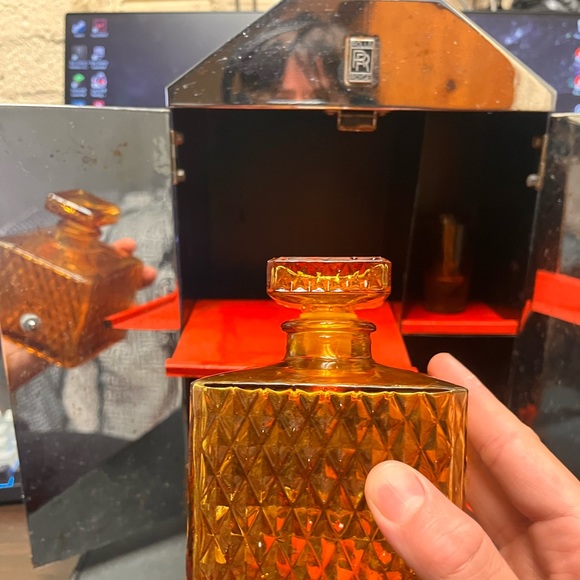 Old vintage rolls Royce liquor cabinet - Picture 2 of 5